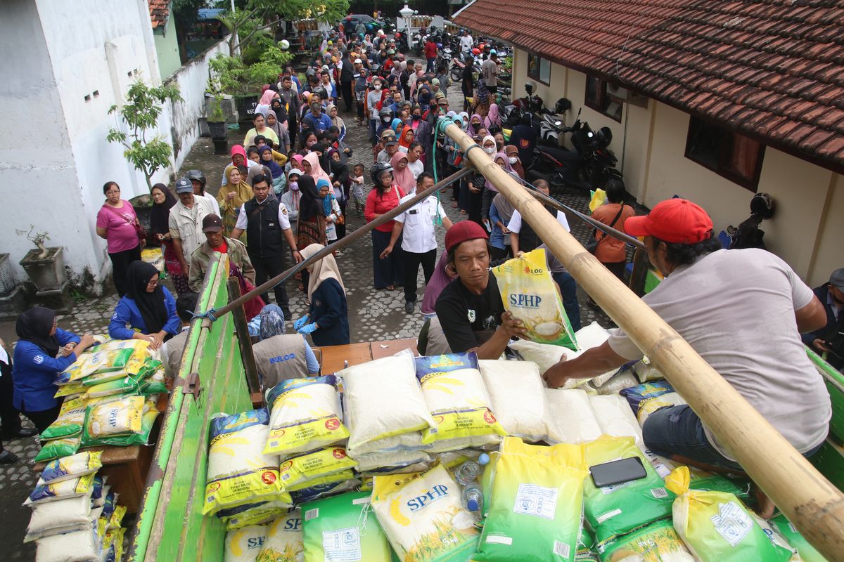 Fakta Viral: Pengunjung Taman Safari Keluar dari Mobil Langsung Masuk Daftar Hitam