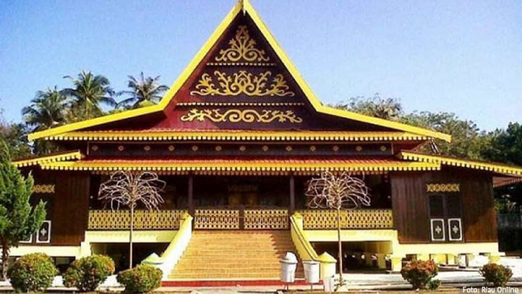 Revitalisasi Lembaga Adat: Pemerintah dan Masyarakat Bahu-Membahu Jaga Tradisi Hukum Lokal